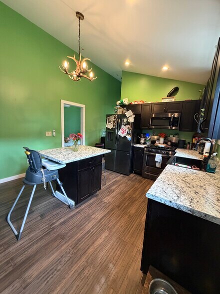 More Photos Of 237 N Bennington Rd, Bennington Flex For Sale