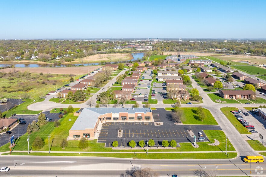 More Photos Of 1390 Bellevue St, Green Bay Unknown For Lease