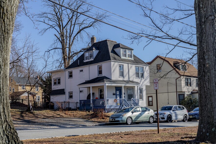 More Photos Of 15 Lakeview Pl, Verona Multifamily For Sale