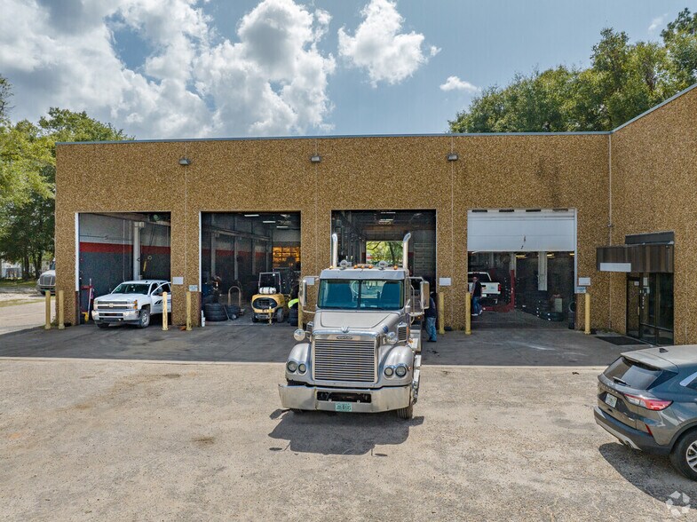 More Photos Of 4708 NW Capital Cir NW, Tallahassee Flex For Sale