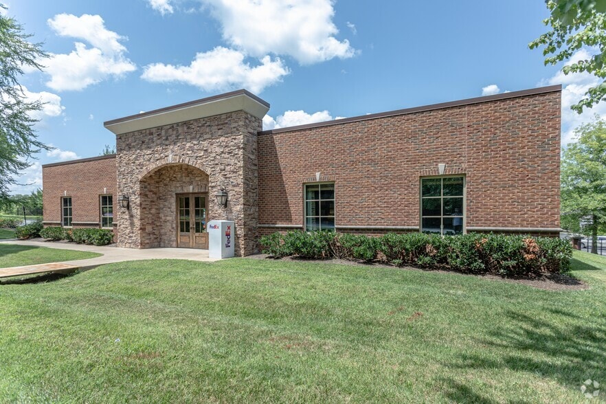 Primary Photo Of 212 N Castle Heights Ave, Lebanon Coworking Space