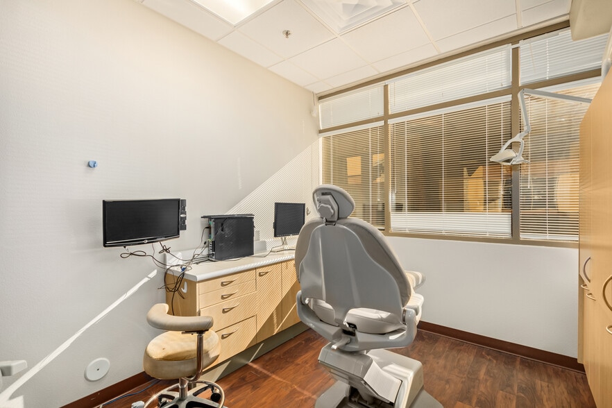 More Photos Of 9179 W Thunderbird Rd, Peoria Medical For Sale