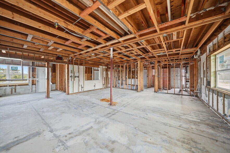 More Photos Of 1261 Beach Rd, Englewood Storefront Retail Residential For Sale