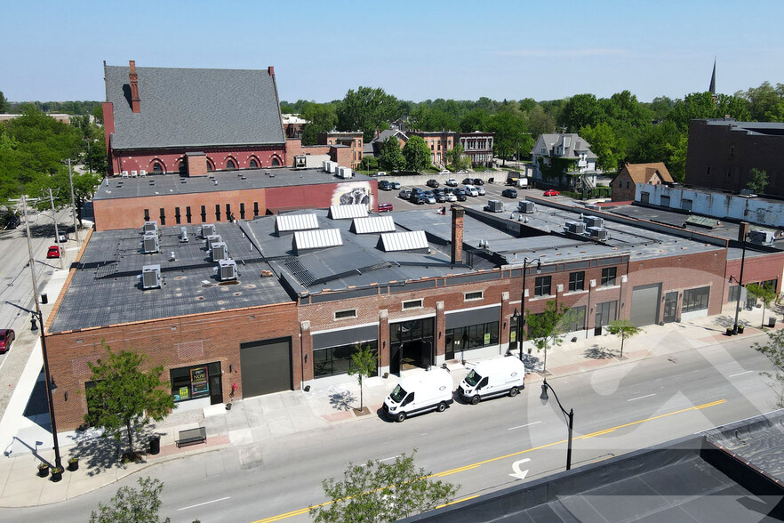 Primary Photo Of 901-925 Summit St, Toledo Storefront For Lease