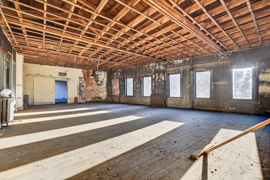More Photos Of 42-58 Bank St, Waterbury, Ct, Waterbury Storefront Retail Office For Sale