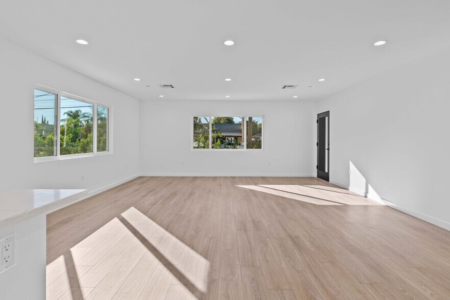 More Photos Of 6842 Cedros Ave, Van Nuys Apartments For Sale