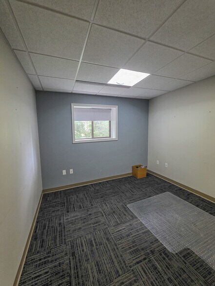 More Photos Of 86 Tide Mill Rd, Hampton Warehouse For Lease