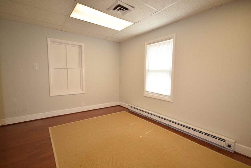 More Photos Of 7139 Shreve Rd, Falls Church Office Residential For Lease
