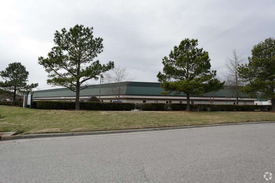 More Photos Of 545 Central Dr, Virginia Beach Distribution For Lease