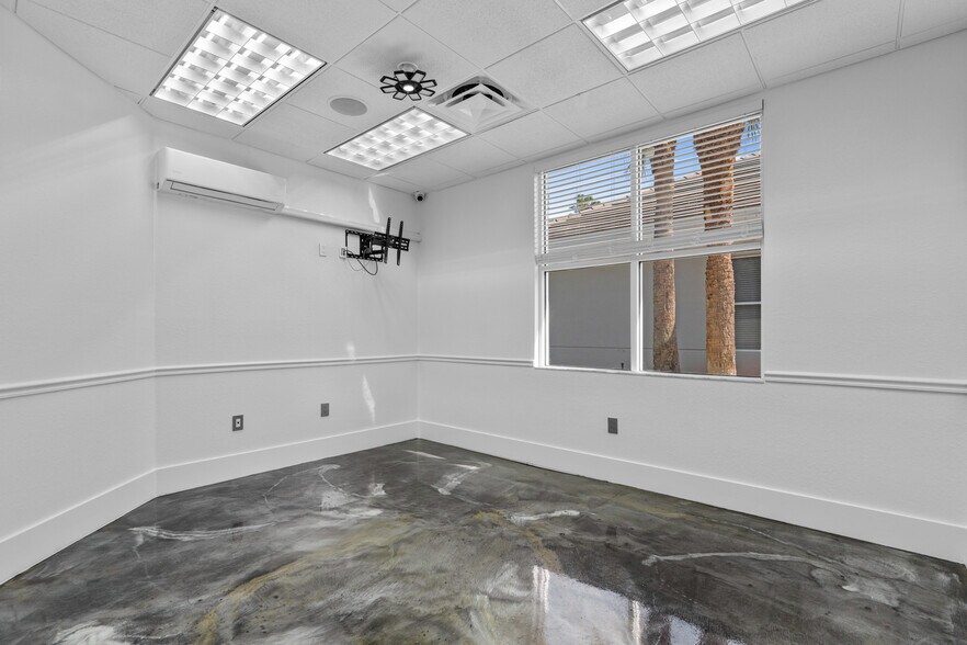 More Photos Of 13730 Cypress Terrace Cir, Fort Myers Medical For Sale