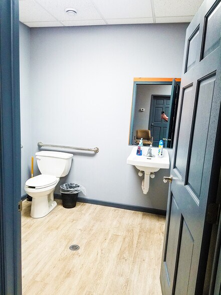 More Photos Of 30593 Pearl Dr, Saint Joseph Warehouse For Lease