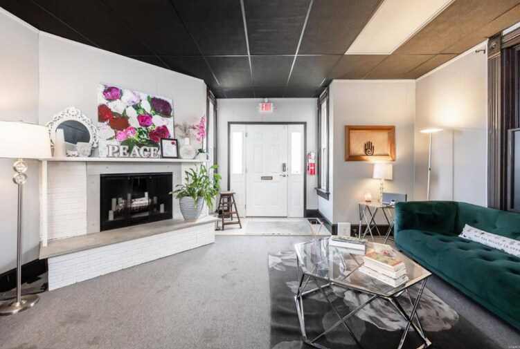 More Photos Of 635 S Lincoln Ave, O'Fallon Storefront Retail Office For Sale