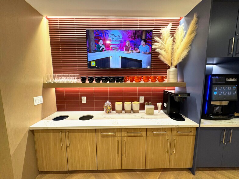 More Photos Of 1750 Tysons Blvd, McLean Coworking Space
