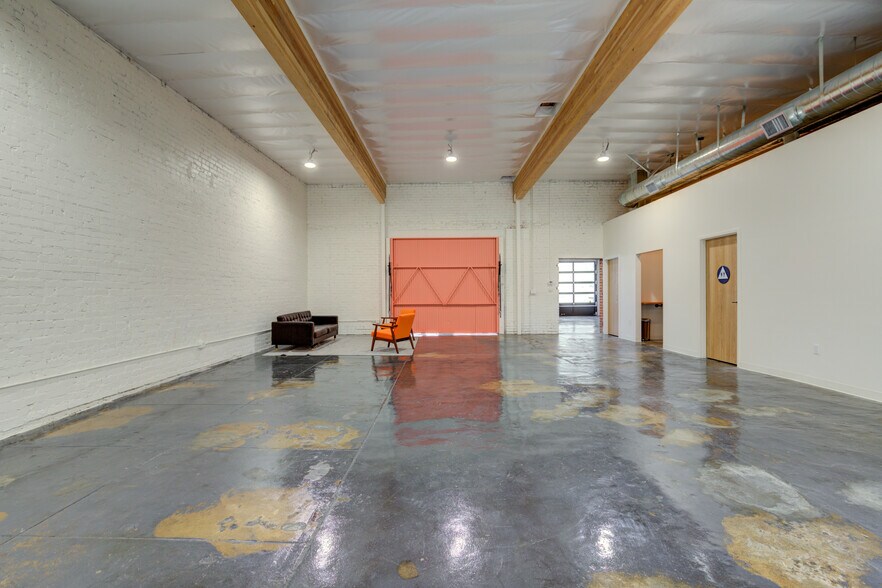 More Photos Of 2616 W Jefferson Blvd, Los Angeles Showroom For Sale