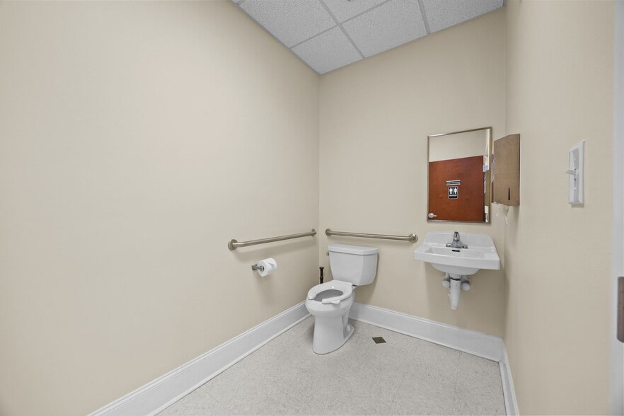 More Photos Of 2223 Hemby Ln, Greenville Medical For Sale