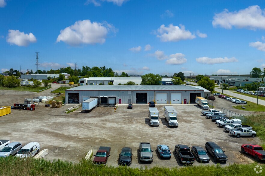 More Photos Of 921 Keyes Dr, Woodstock Warehouse For Lease