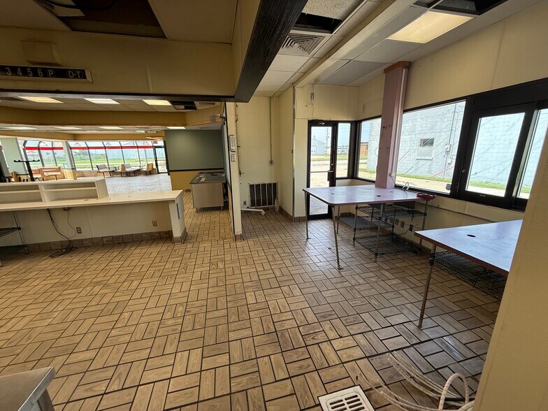 More Photos Of 225 S Fremont St, Shenandoah Fast Food For Lease