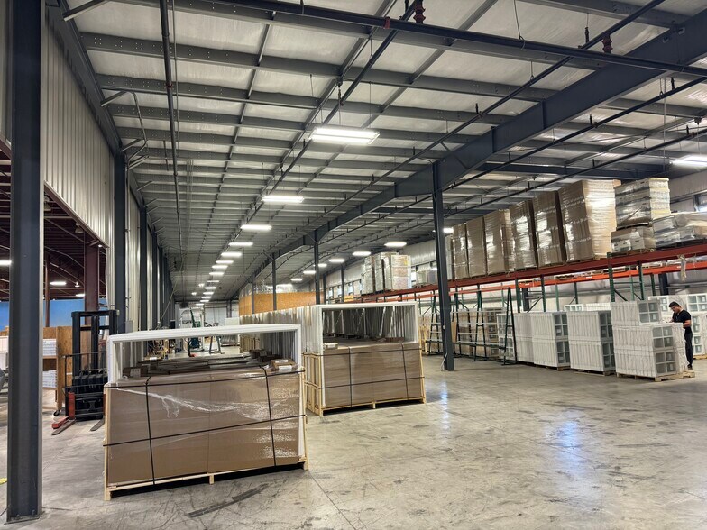 More Photos Of 498 Maratech Ave, Marathon Industrial For Sale