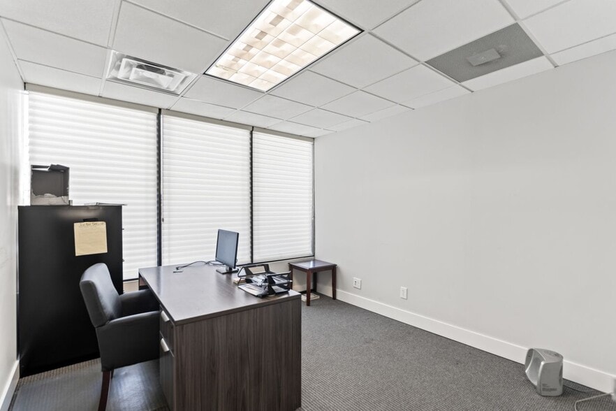 More Photos Of 2519-2535 Data Dr, Louisville Flex For Sale