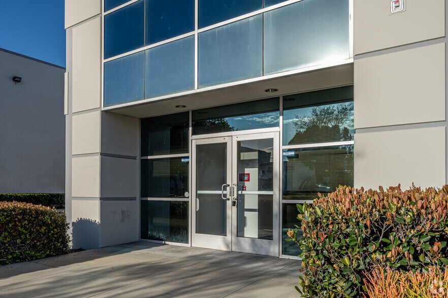 More Photos Of 14051-14055 Stage Rd, Santa Fe Springs Warehouse For Lease