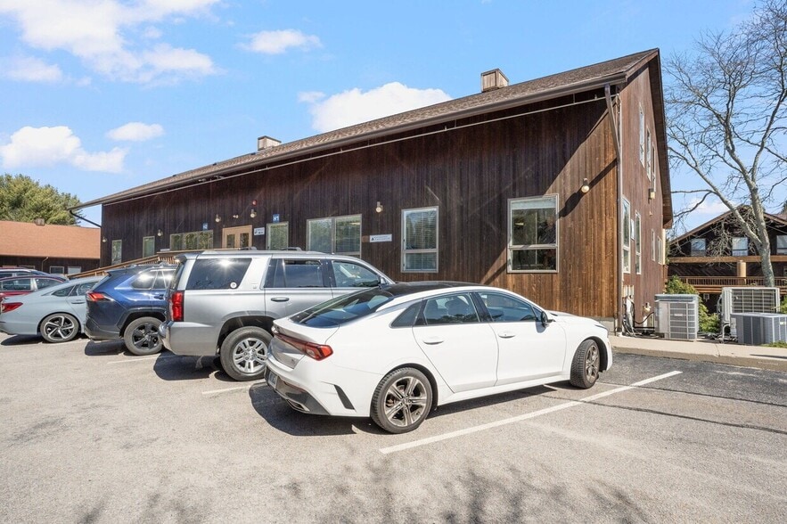 More Photos Of 24 Salt Pond Rd, Wakefield Medical For Sale