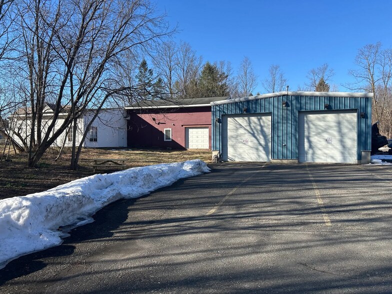 Primary Photo Of 122 1st Ave, Waterford Flex For Sale