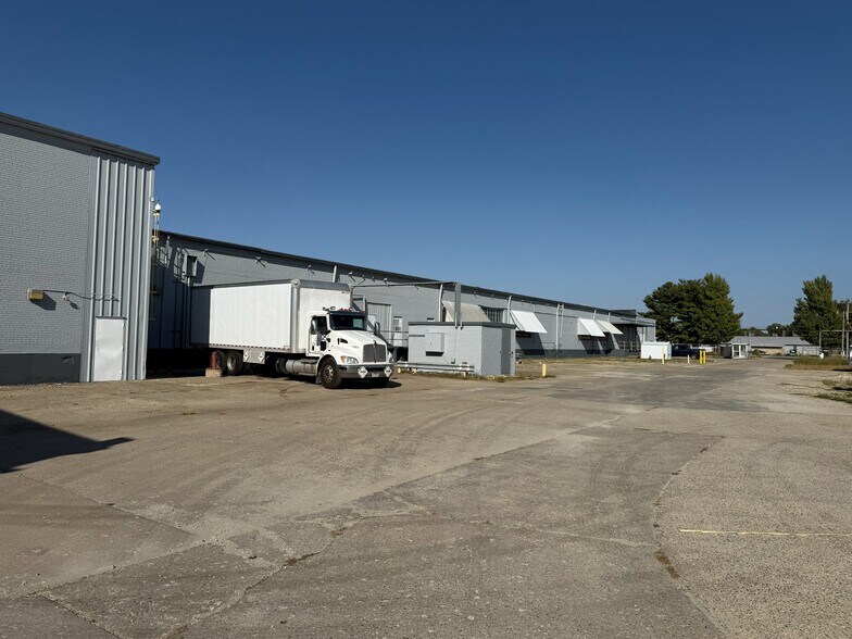 More Photos Of 1501 S 19th St, Mattoon Warehouse For Lease