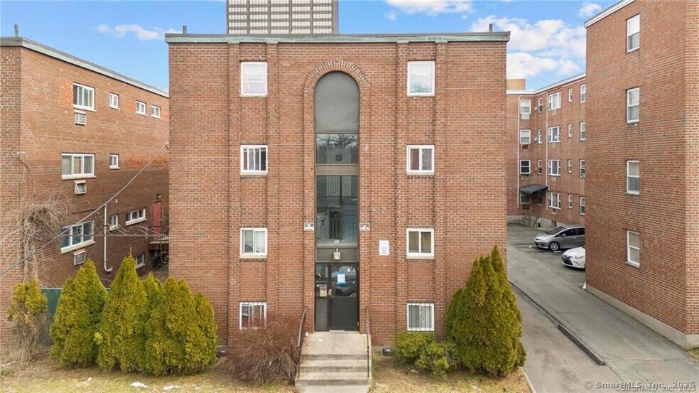 Primary Photo Of 36 Huntington St, Hartford Apartments For Sale