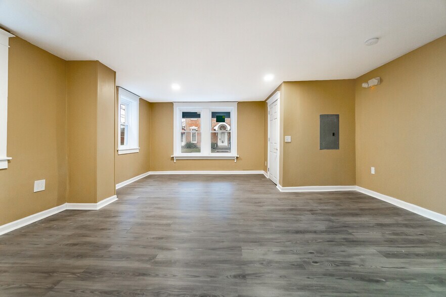 More Photos Of 474 W Main St, Kutztown Storefront Retail Residential For Sale