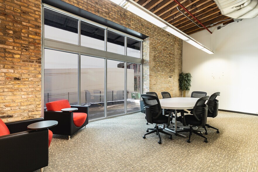 More Photos Of 440 W Ontario St, Chicago Loft Creative Space For Sale