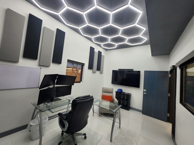 More Photos Of 509 Giles Rd, El Paso Unknown For Lease