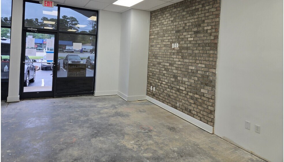 More Photos Of 3321 N Main St, Anderson Storefront Retail Office For Lease