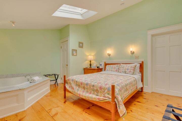 More Photos Of 11 Holbrook St, Freeport Hospitality For Sale