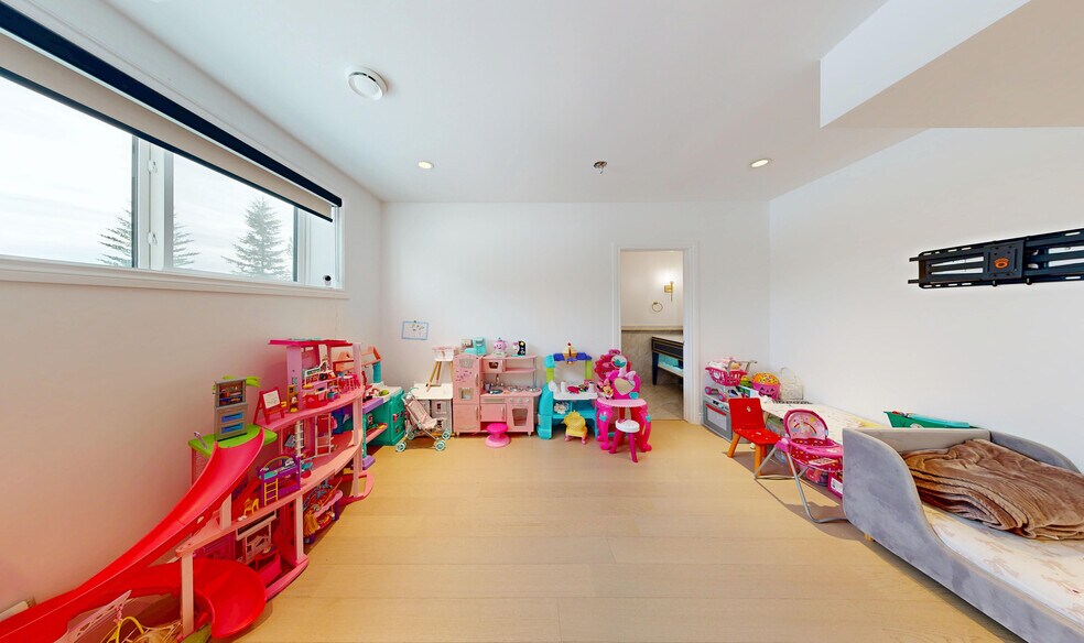 More Photos Of 136 River Heights Lane, Sturgeon County Multifamily For Sale