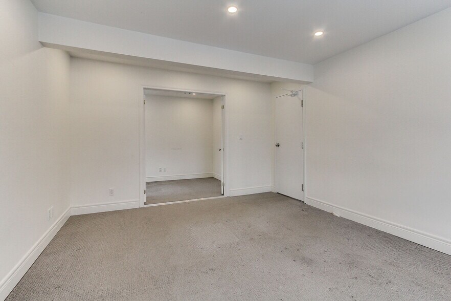 More Photos Of 187 Finch Ave W, Toronto Office Residential For Sale