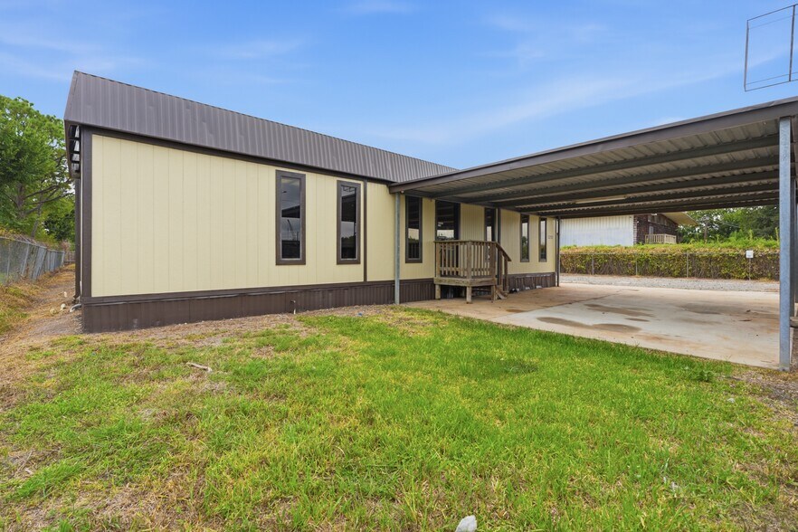 More Photos Of 2233 Garden Rd, Pearland Warehouse For Lease
