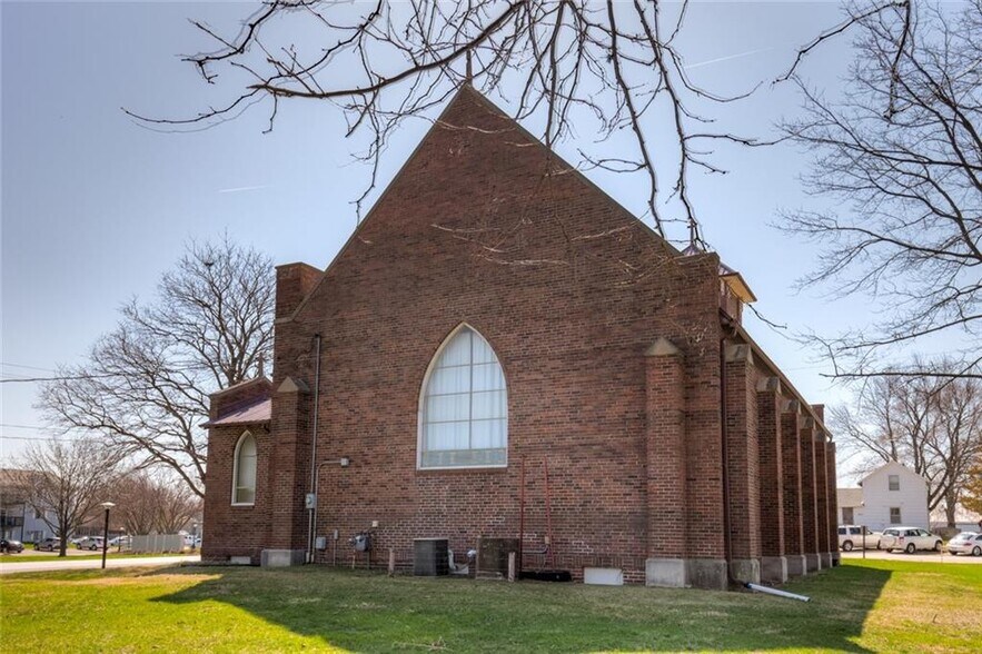 More Photos Of 250 4th St, Waukee Religious Facility For Lease