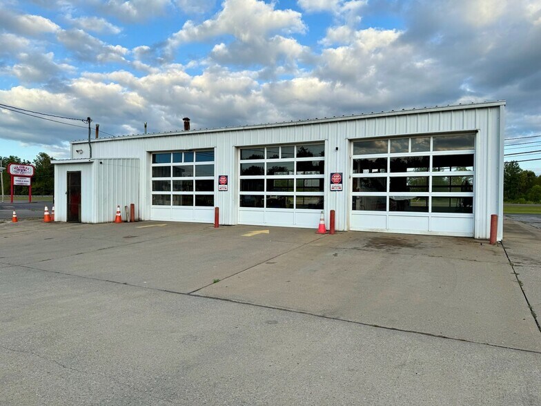 More Photos Of 38 Main St, Benton Auto Repair For Sale