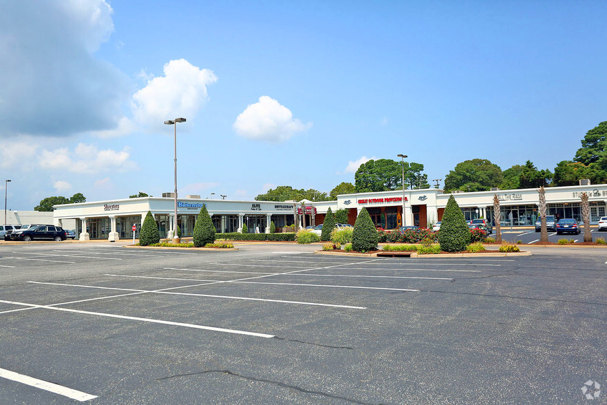 Primary Photo Of 1554-1560 Laskin Rd, Virginia Beach General Retail For Lease