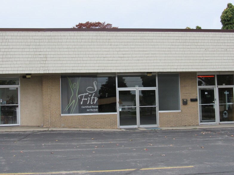 More Photos Of 219 S Walter Ave, Appleton Storefront For Sale