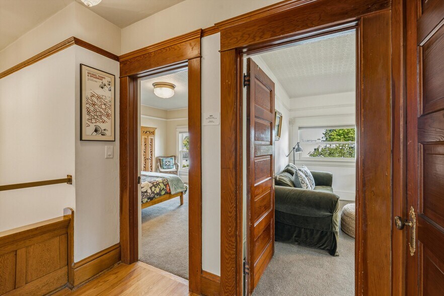 More Photos Of 340 NW 7th St, Corvallis Office Residential For Sale