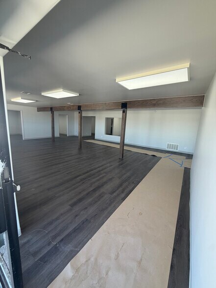 More Photos Of 10934 E 55th Pl, Tulsa Distribution For Lease