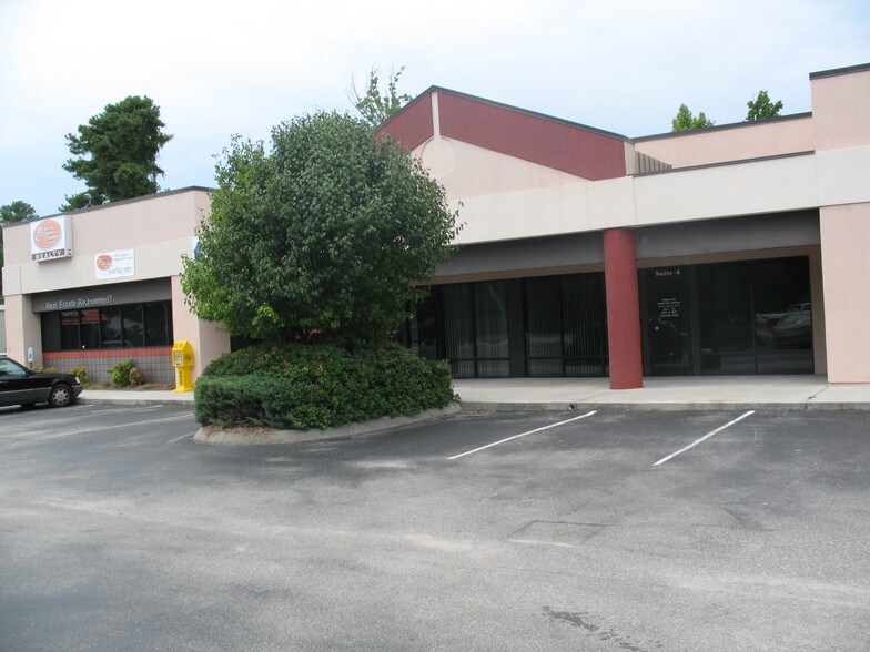 More Photos Of 3825 Market St, Wilmington General Retail For Lease