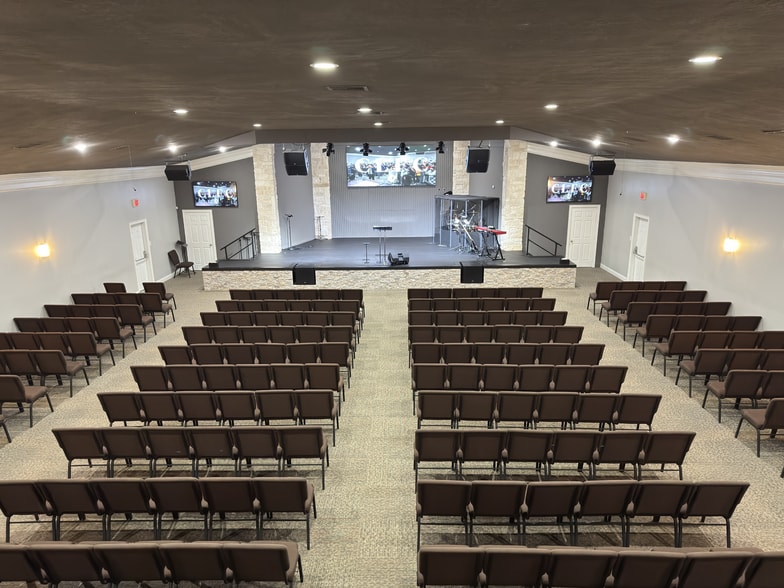 More Photos Of 618 Baca St, Houston Religious Facility For Sale