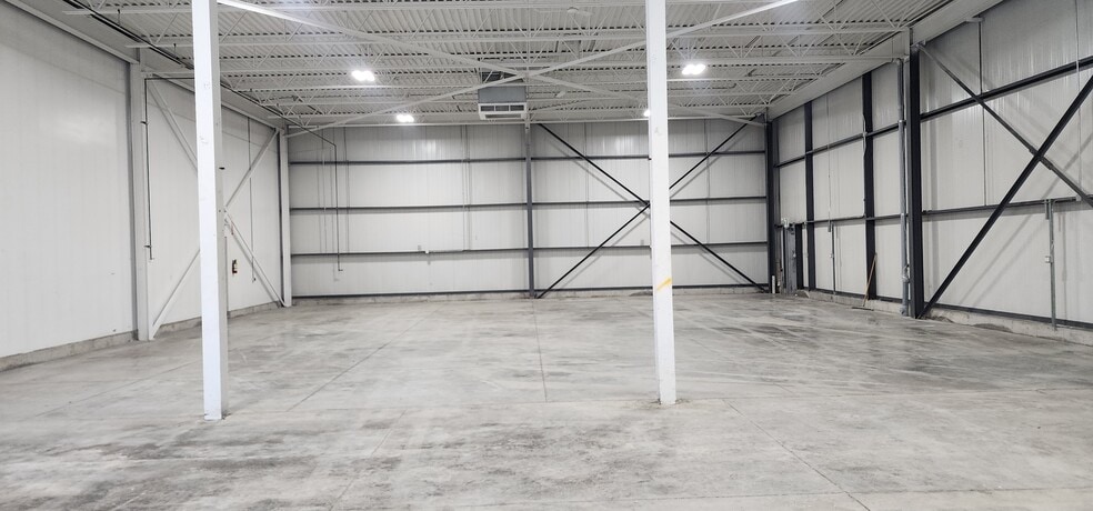 More Photos Of 301 Croft Dr, Windsor Distribution For Sale