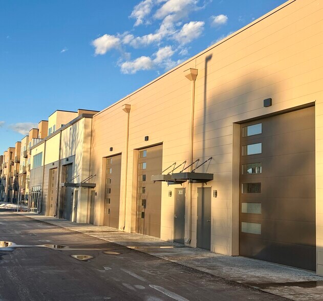 More Photos Of 13833 E Briarwood Ave, Centennial Light Distribution For Sale