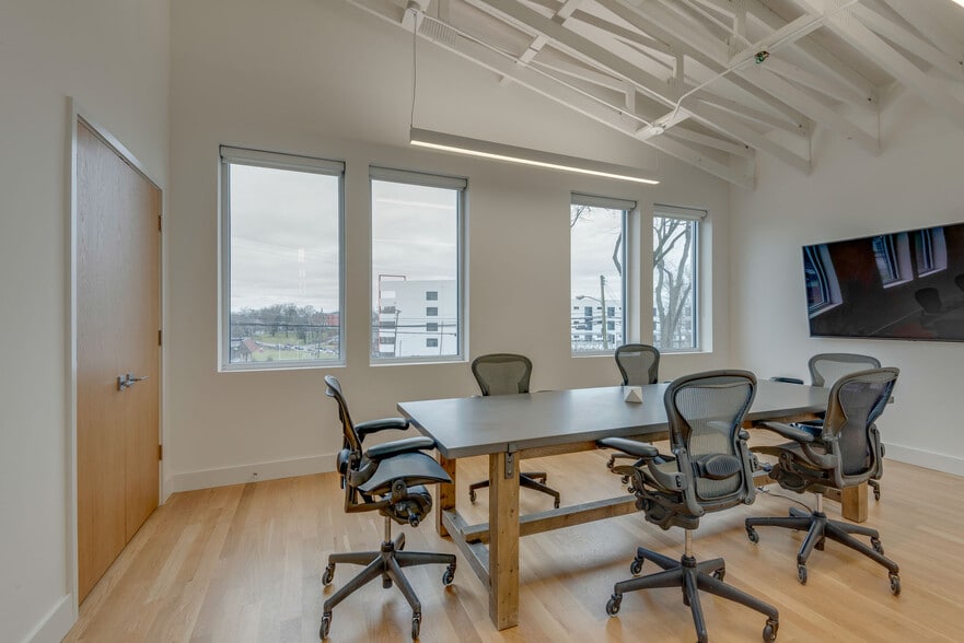 More Photos Of 407 Humphreys St, Nashville Office For Lease