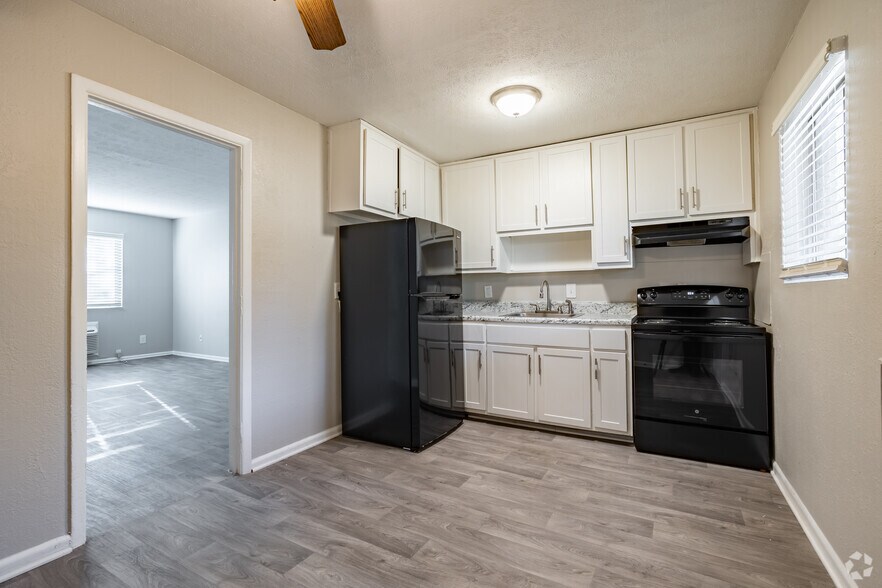 More Photos Of 4015 Covington Hwy, Decatur Apartments For Sale