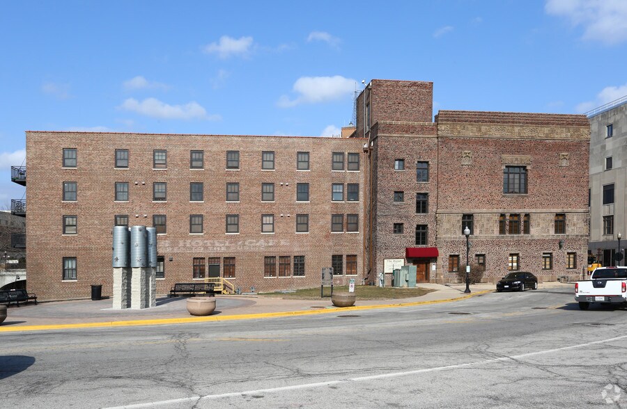 More Photos Of 77 S Stolp Ave, Aurora Apartments For Lease