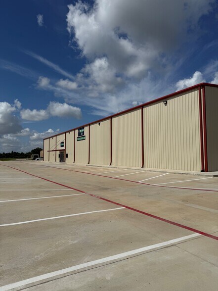 More Photos Of 22719 Schiel Rd, Cypress Warehouse For Lease